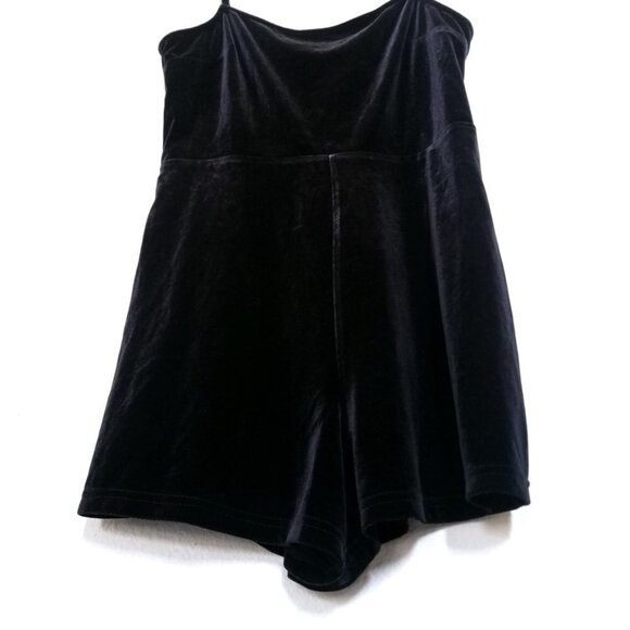 NWT Urban Outfitters UO Velvet Strap-Back Romper in Black Medium - Picture 6 of 13